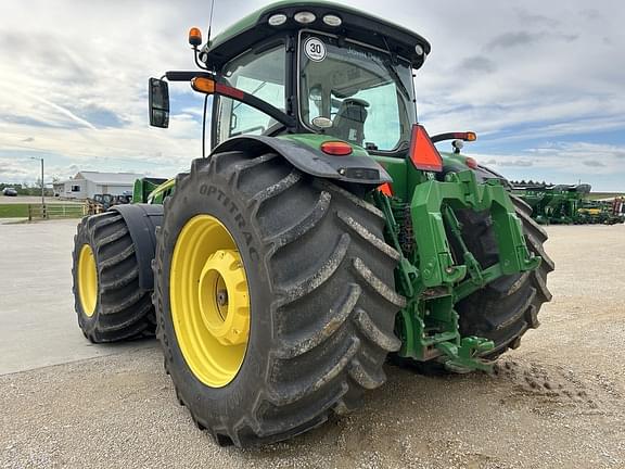 Image of John Deere 8400R equipment image 4