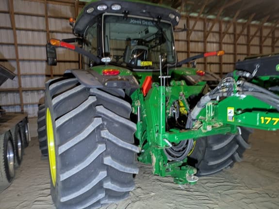Image of John Deere 8400R equipment image 4