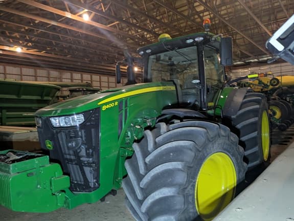 Image of John Deere 8400R equipment image 1