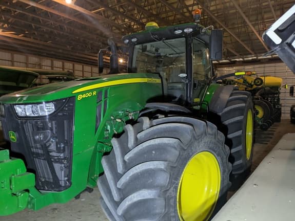 Image of John Deere 8400R equipment image 3