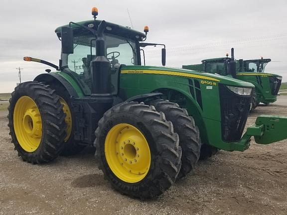 Image of John Deere 8400R equipment image 1