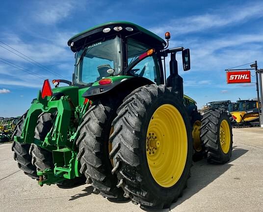 Image of John Deere 8400R equipment image 4