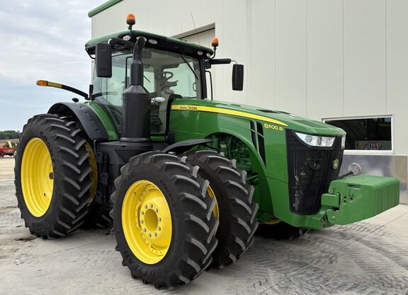 2019 John Deere 8400R Equipment Image0