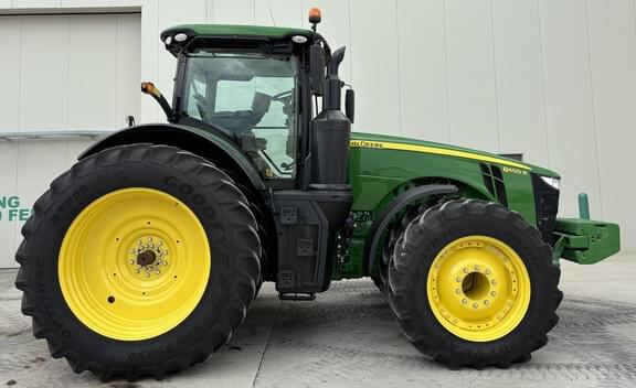 Image of John Deere 8400R equipment image 1