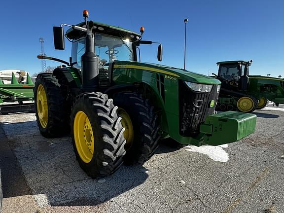 Image of John Deere 8400R equipment image 2