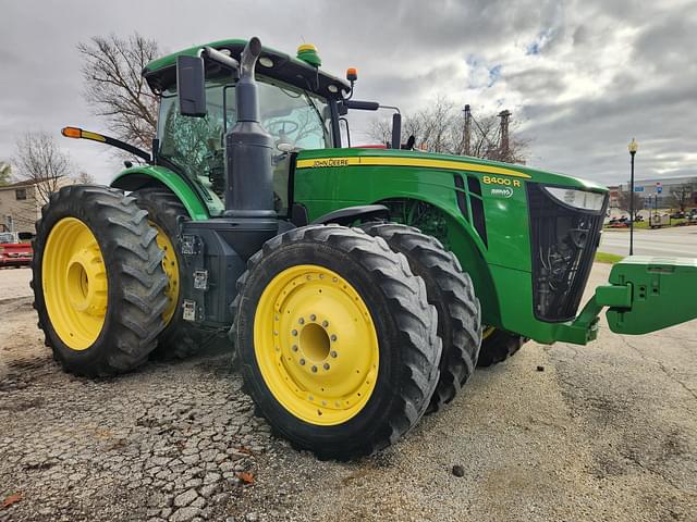 Image of John Deere 8400R equipment image 1