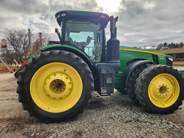 Image of John Deere 8400R equipment image 2