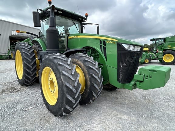 2019 John Deere 8400R Equipment Image0