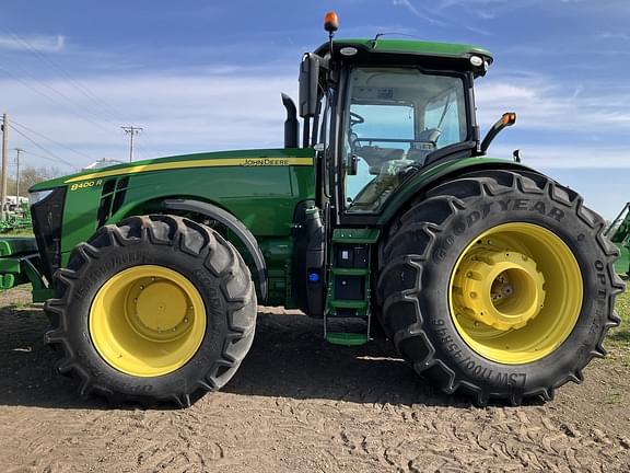 Image of John Deere 8400R equipment image 4