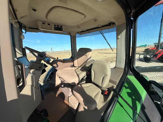 Image of John Deere 8400R equipment image 2
