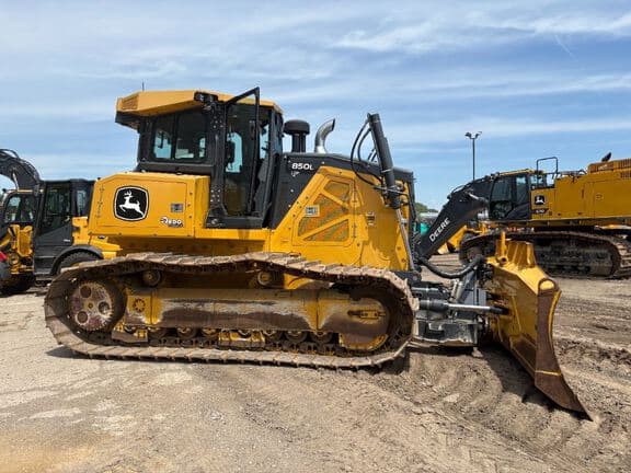 Image of John Deere 850L equipment image 4