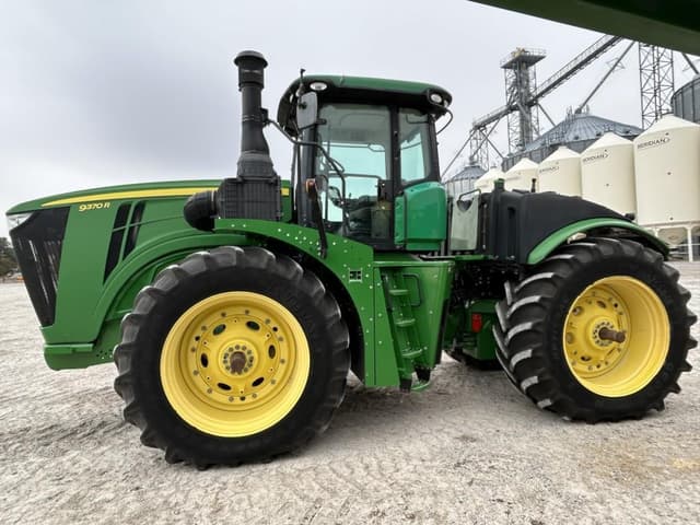 Image of John Deere 9370R equipment image 2