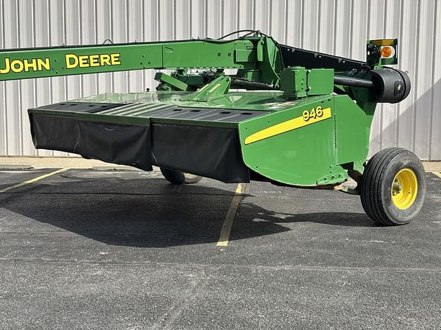 Image of John Deere 946 equipment image 3