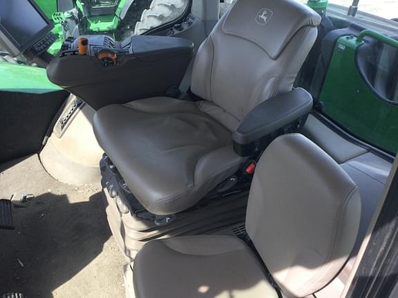 Image of John Deere 9520R equipment image 4
