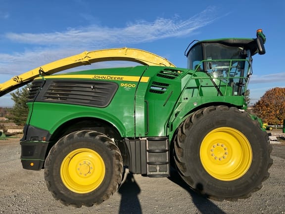 2019 John Deere 9600 Equipment Image0