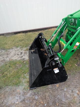 Image of John Deere Bucket equipment image 2