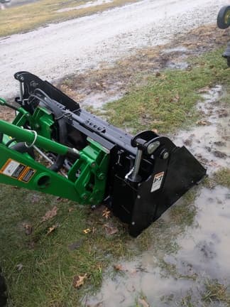 Image of John Deere Bucket equipment image 4