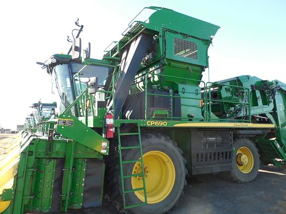 Image of John Deere CP690 equipment image 1