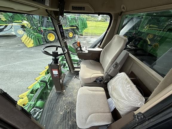 Image of John Deere CP690 equipment image 4