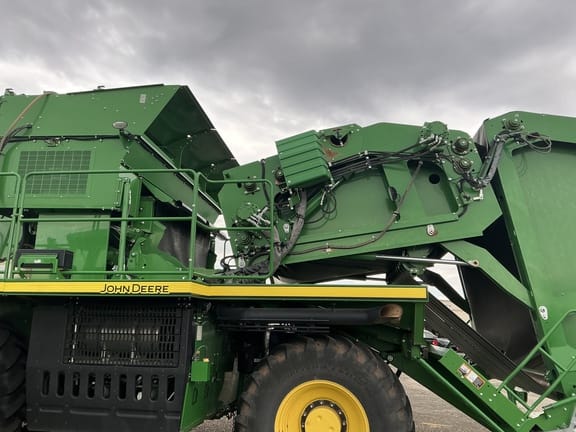 2019 John Deere CS690 Equipment Image0