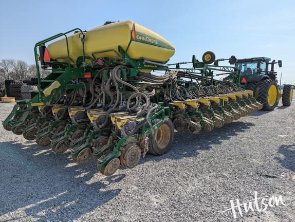 Image of John Deere DB60 equipment image 1