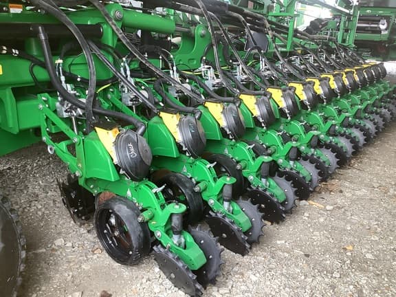 Image of John Deere DB60 equipment image 1