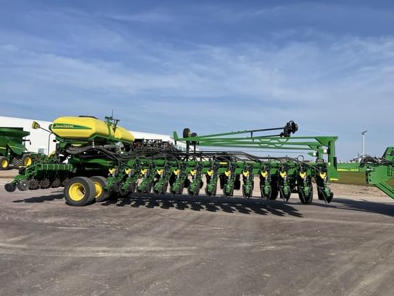 Image of John Deere DB66 Primary image