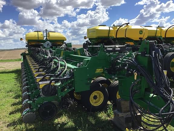 Image of John Deere DB90 equipment image 1