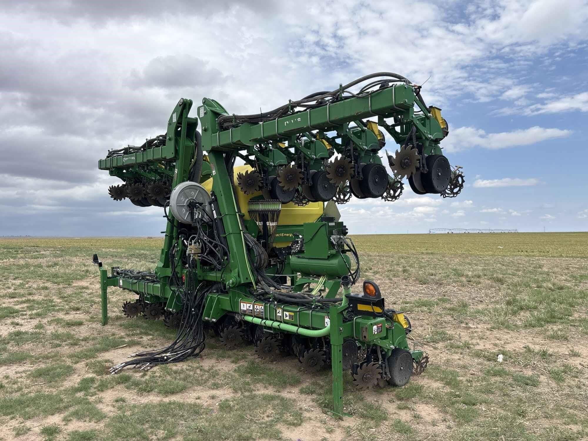 2019 John Deere DR16 Equipment Image0