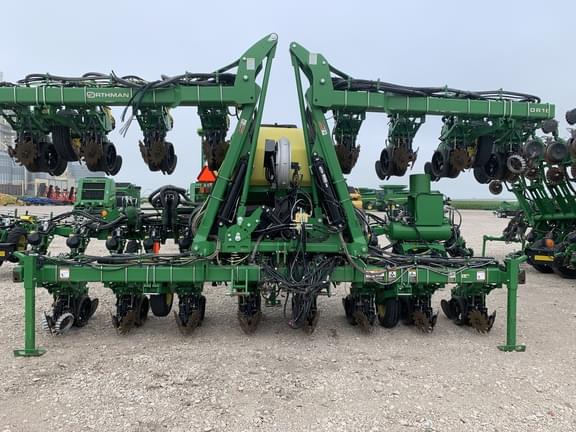 Image of John Deere DR16X equipment image 1