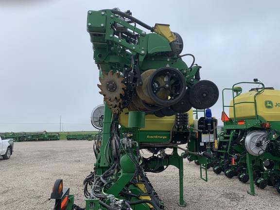 Image of John Deere DR16X equipment image 3