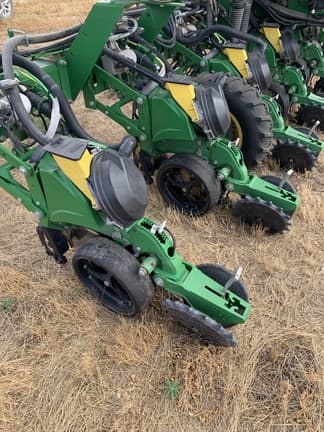 Image of John Deere DR16X equipment image 4