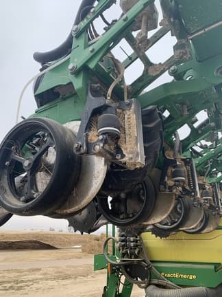 Image of John Deere DR16X equipment image 1