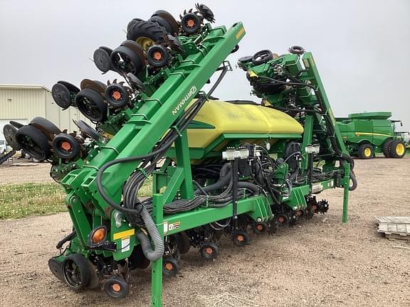 Image of John Deere DR16X equipment image 2