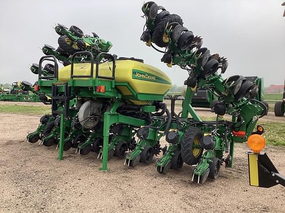 Image of John Deere DR16X equipment image 3