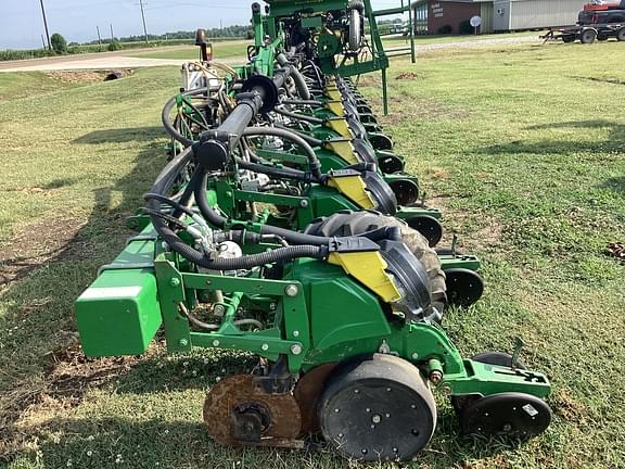 Image of John Deere DR18 equipment image 3