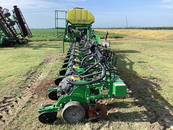 Image of John Deere DR18 equipment image 4