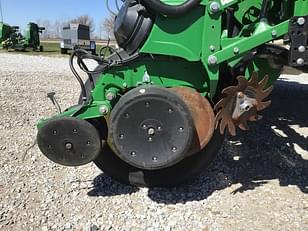 Main image John Deere DR24 10