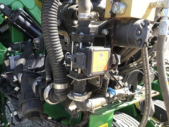 Image of John Deere DR24 equipment image 4