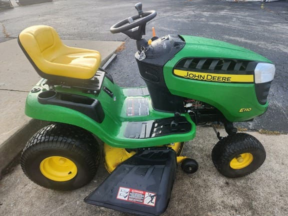 Main image John Deere E110