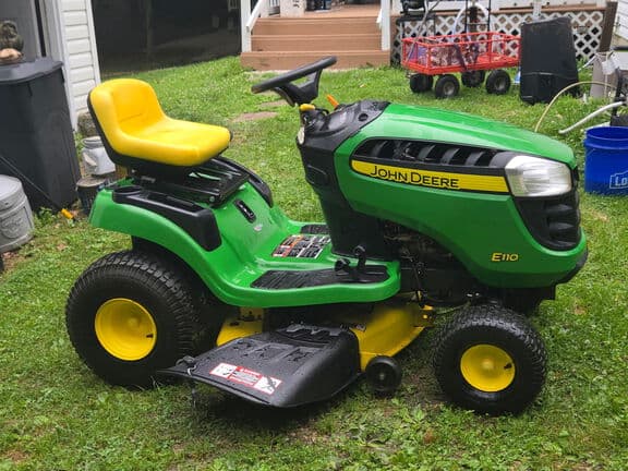 Image of John Deere E110 equipment image 3