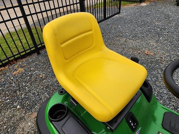 Image of John Deere E130 equipment image 4