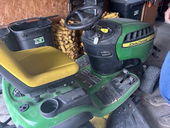 Image of John Deere E130 equipment image 1