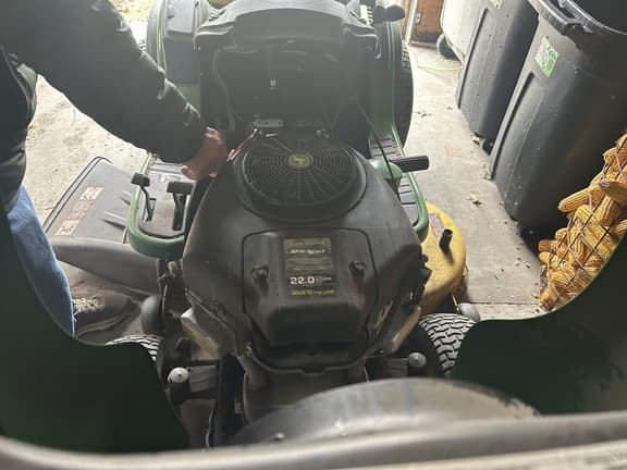 Image of John Deere E130 equipment image 2