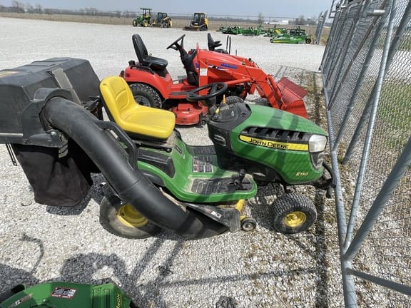 Main image John Deere E130