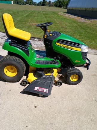 Image of John Deere E140 Image 0