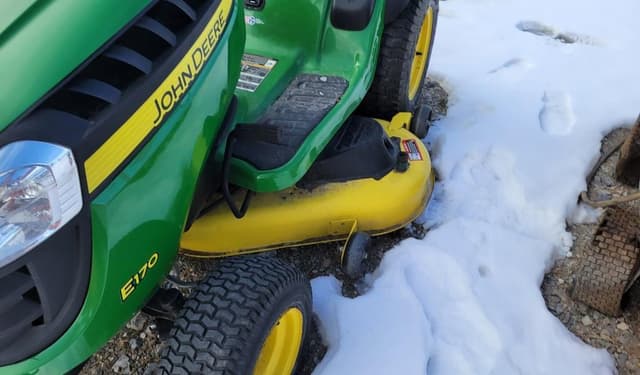 Image of John Deere E170 equipment image 3