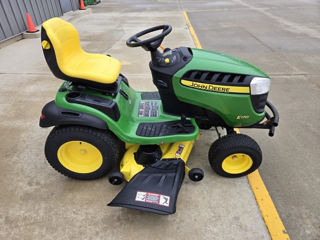 Image of John Deere E170 equipment image 3