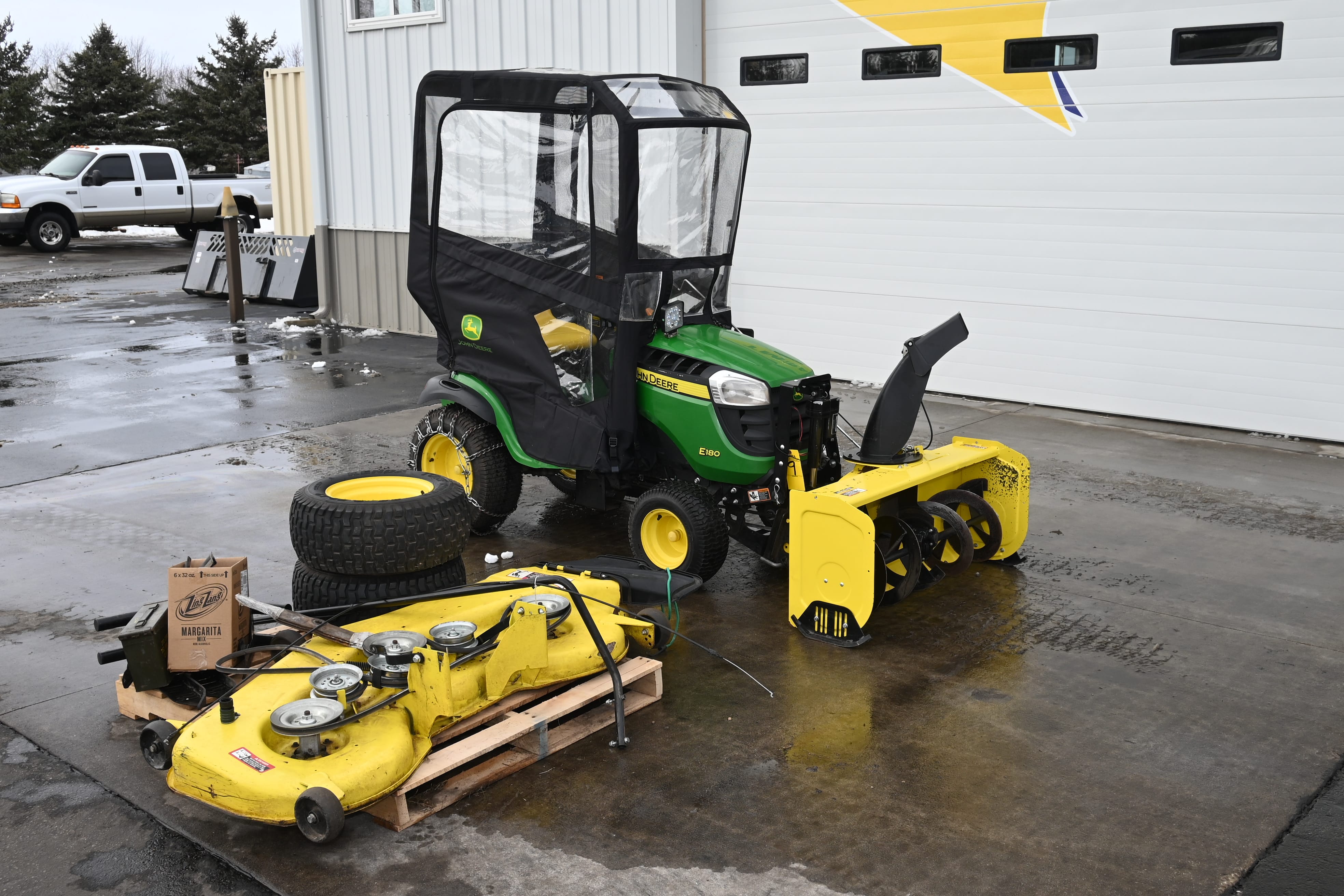 Main image John Deere E180