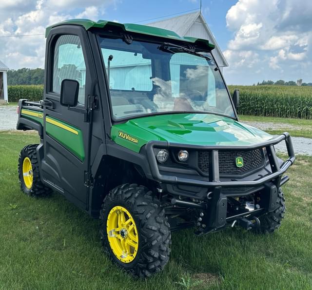 Image of John Deere XUV 835R equipment image 1